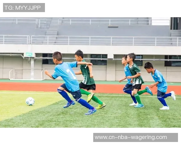 足球怎么才能提高技术水平和战术意识成为更优秀的球员